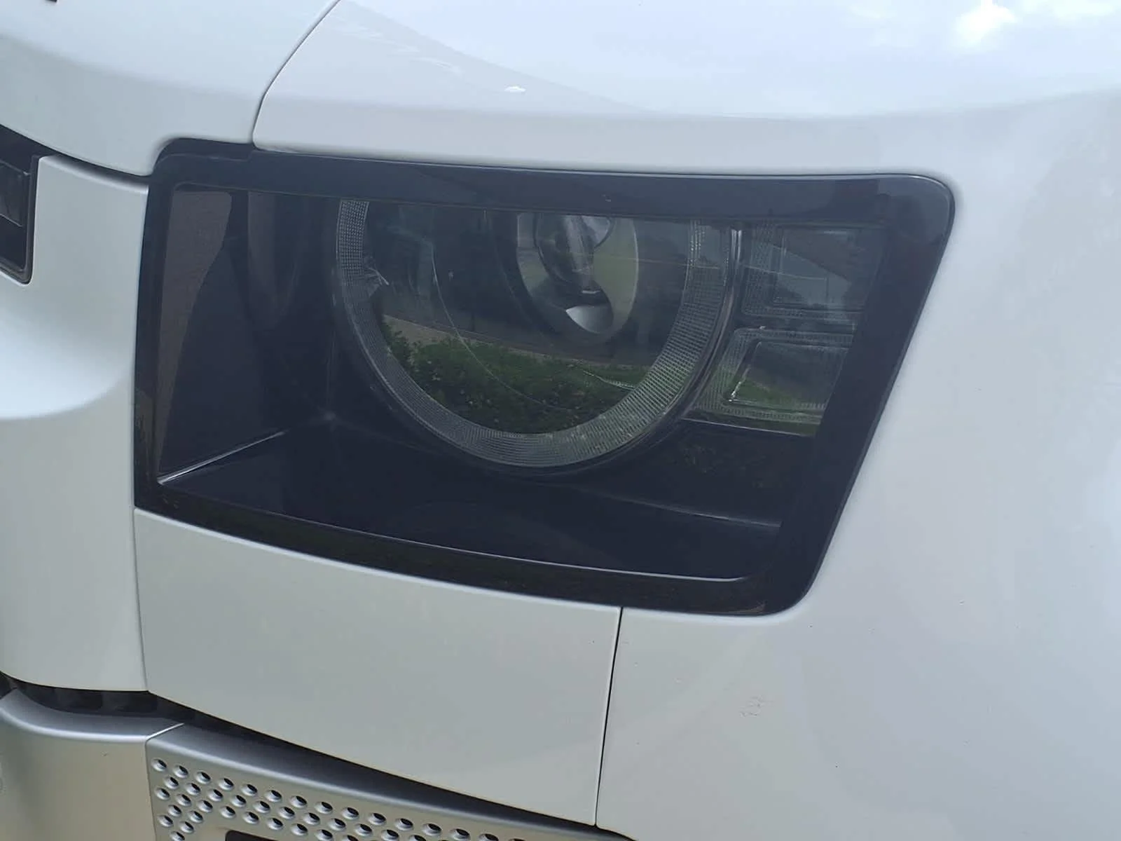 Certified Used 2024 Fuji White Land Rover S image 7