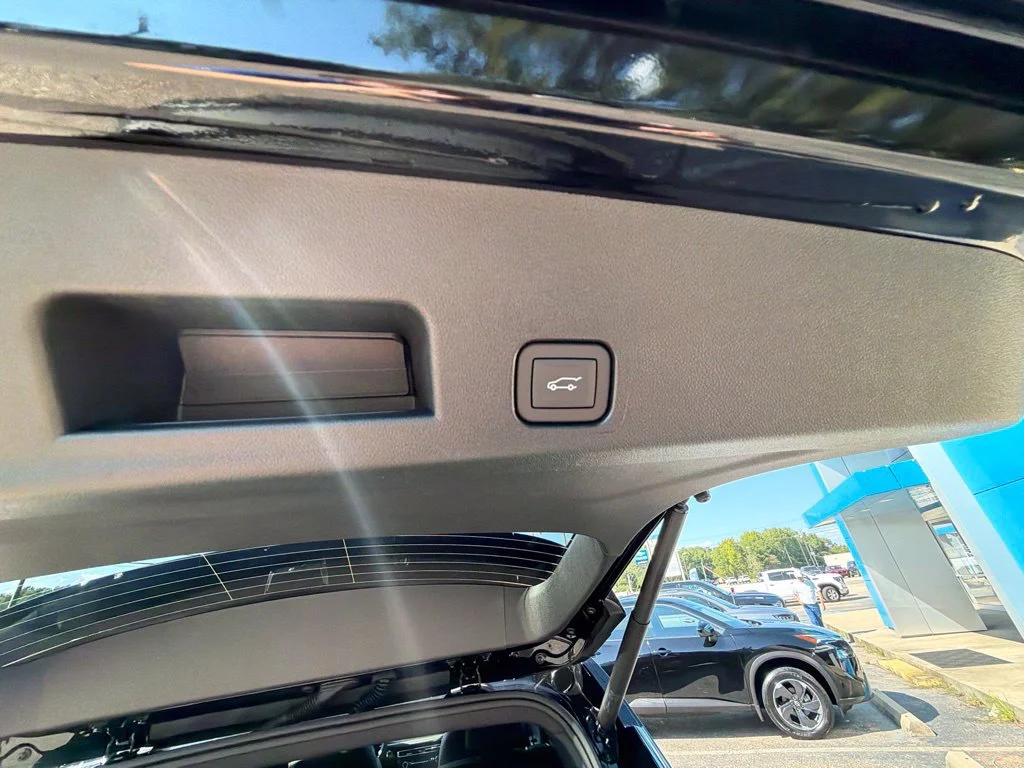 New 2027 Mosaic Black Metallic Chevrolet Z71 image 32