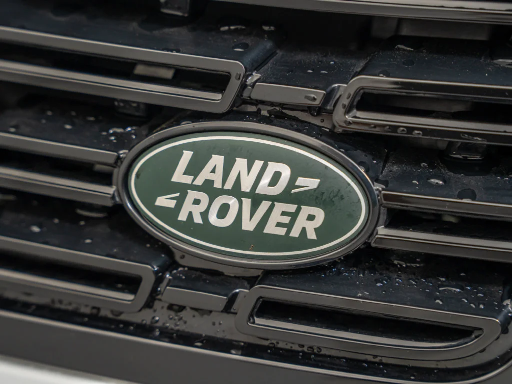 Used 2026 Fuji White Land Rover SE image 17