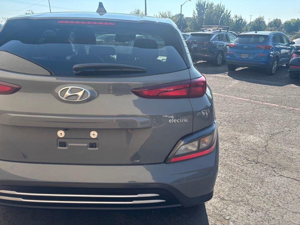 Used 2023 Gray Hyundai SE image 5
