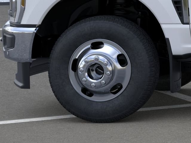 New 2026 Star White Metallic Tri-Coat Ford F-350® Lariat® image 19