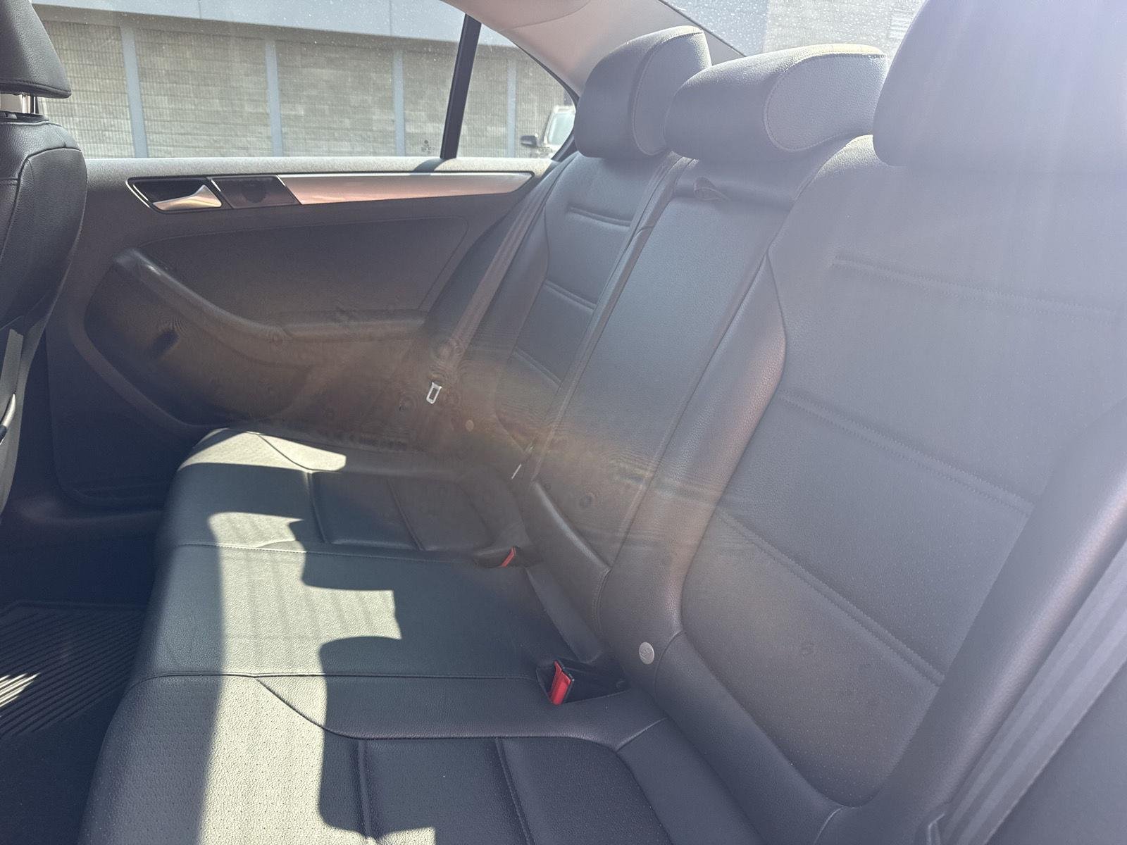 Used 2018  Volkswagen 1.4T SE image 8