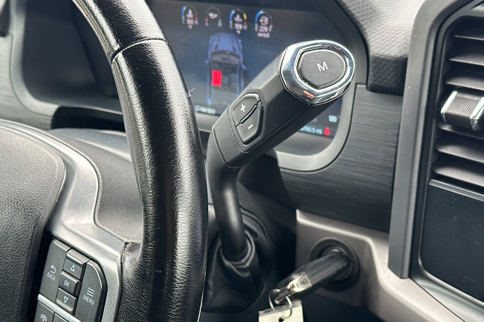 Used 2025 Agate Black Metallic Ford XLT image 24