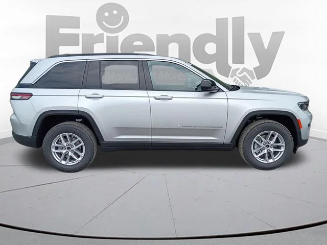 New 2026 Silver Zynith Exterior Paint Jeep Laredo X image 4