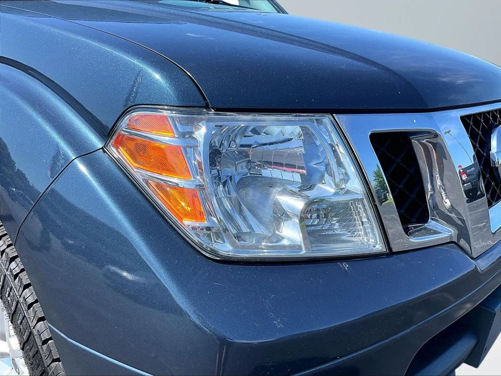Used 2015 Blue Nissan SV image 29