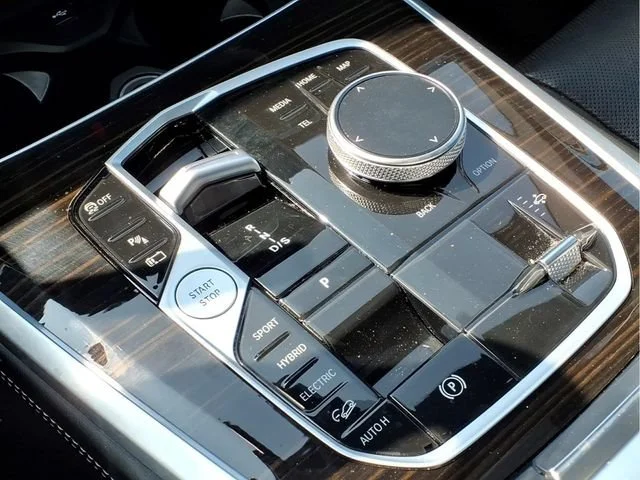 Used 2025  BMW xDrive50e image 12