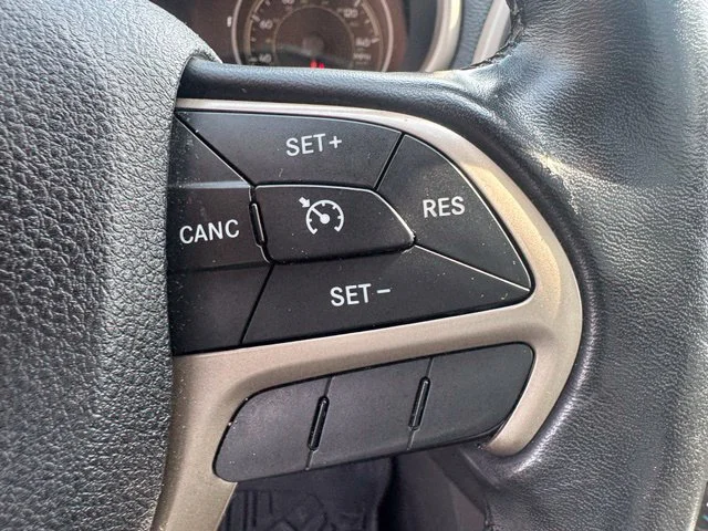 Used 2016 Silver Jeep Limited image 19