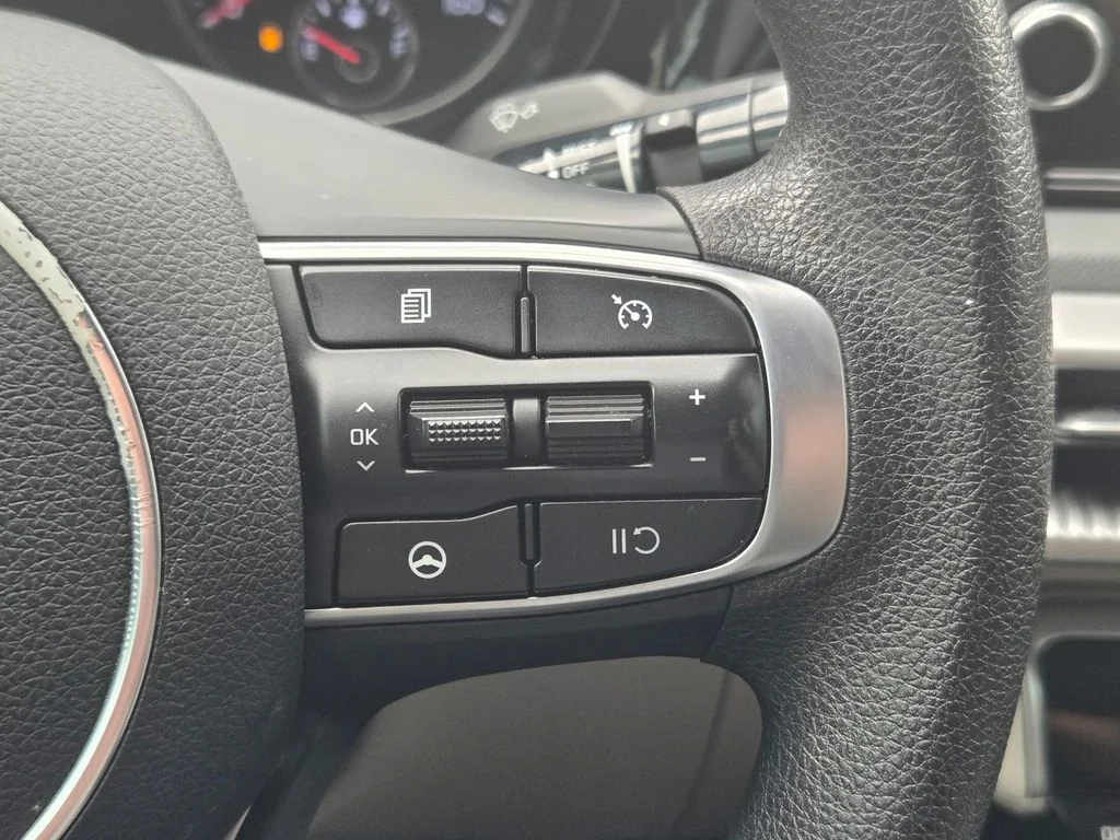 2021 Kia K5 LXS - Photo 24