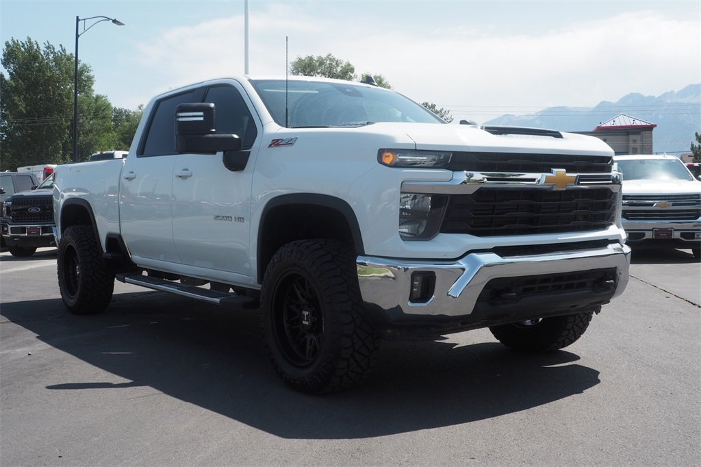 2024 Chevrolet Silverado 2500HD LT photo 3