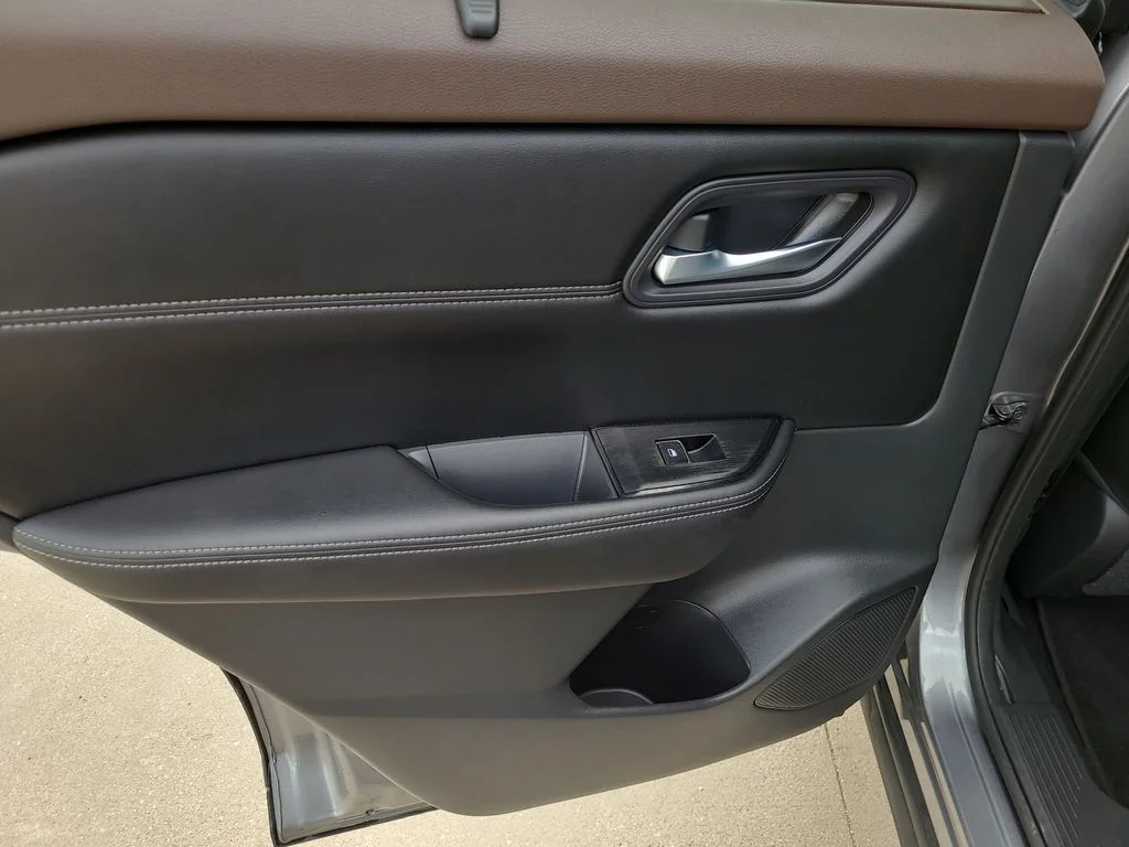 Used 2022 Gray Nissan SL image 16