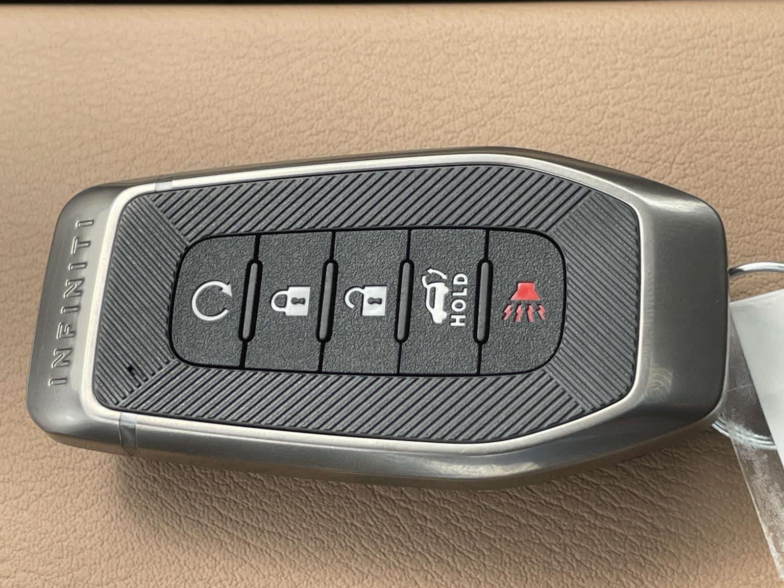 New 2026 Radiant White INFINITI LUXE image 4