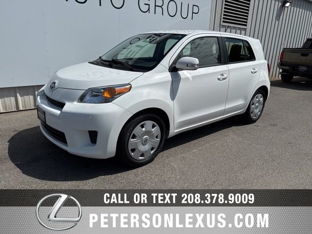 Used 2014 White Scion Base image 8