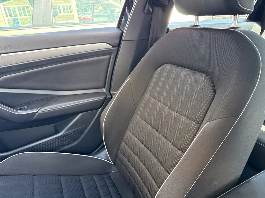 Used 2023  Volkswagen 1.5T Sport image 4