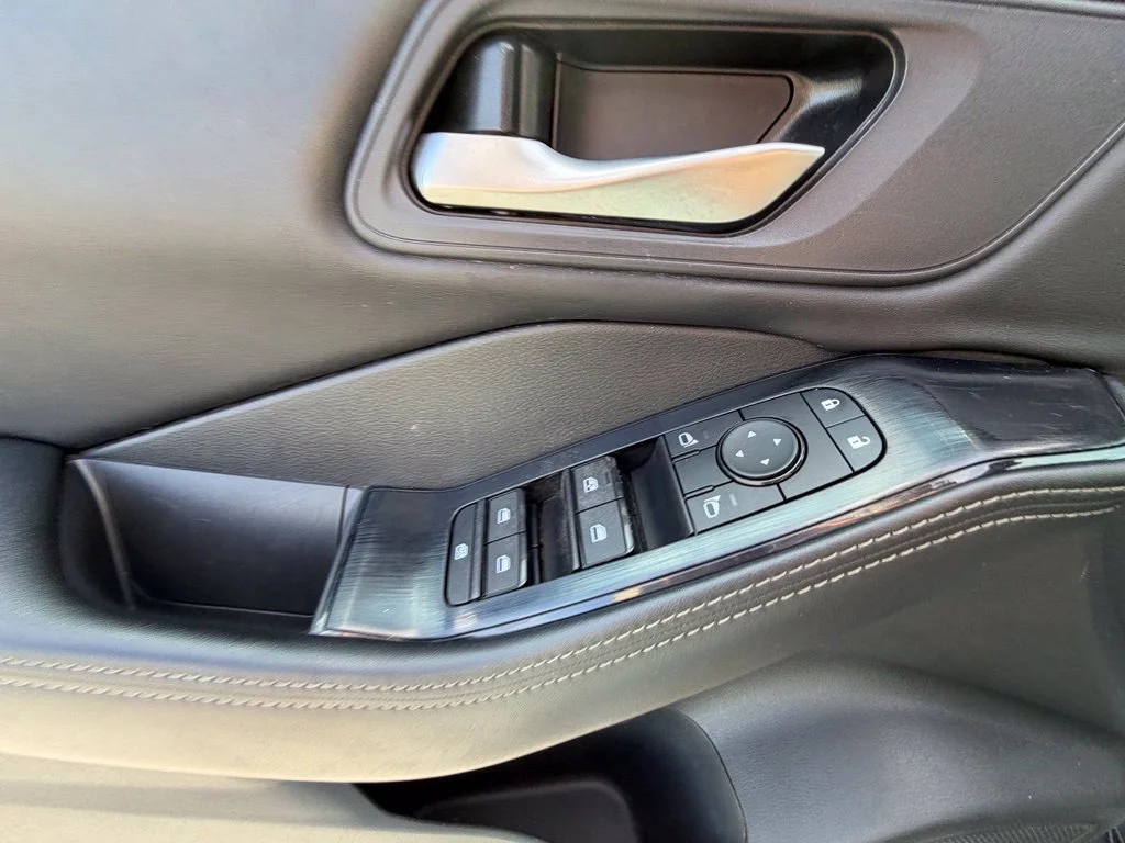 Used 2024 Gray Nissan SV image 15