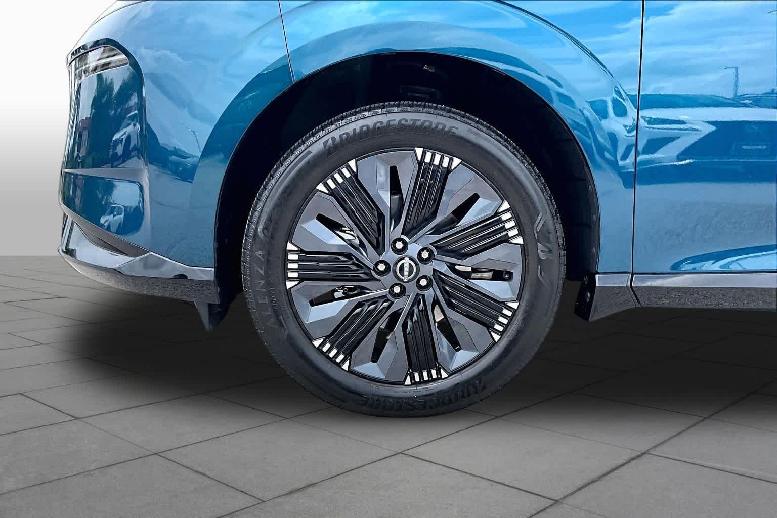 Used 2026 Aurora Blue Pearl Metallic/Super Black Nissan Platinum image 11