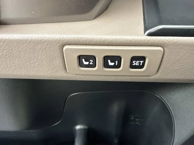 Used 2022  Lexus 460 image 23