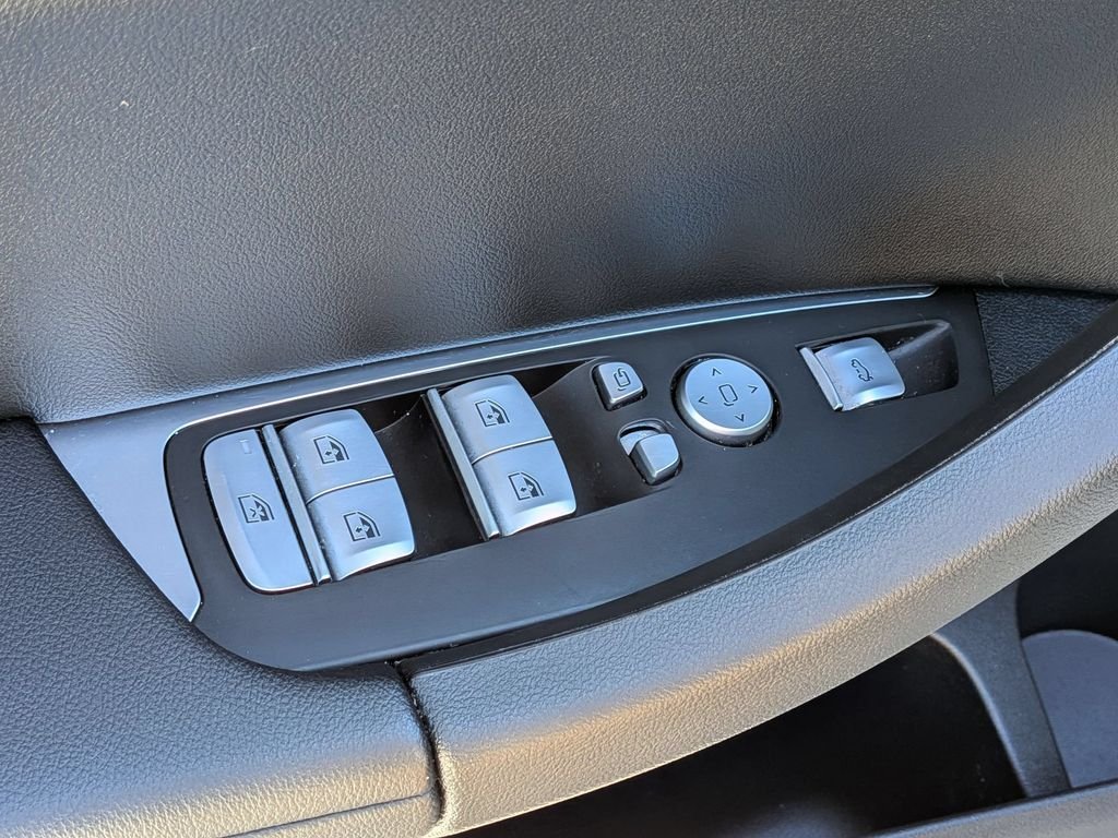 Used 2024 Gray BMW xDrive30i image 13