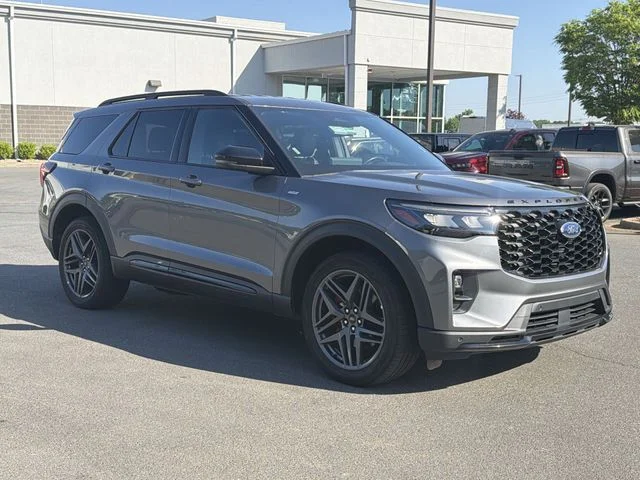 Used 2025 Gray Ford ST-Line image 14