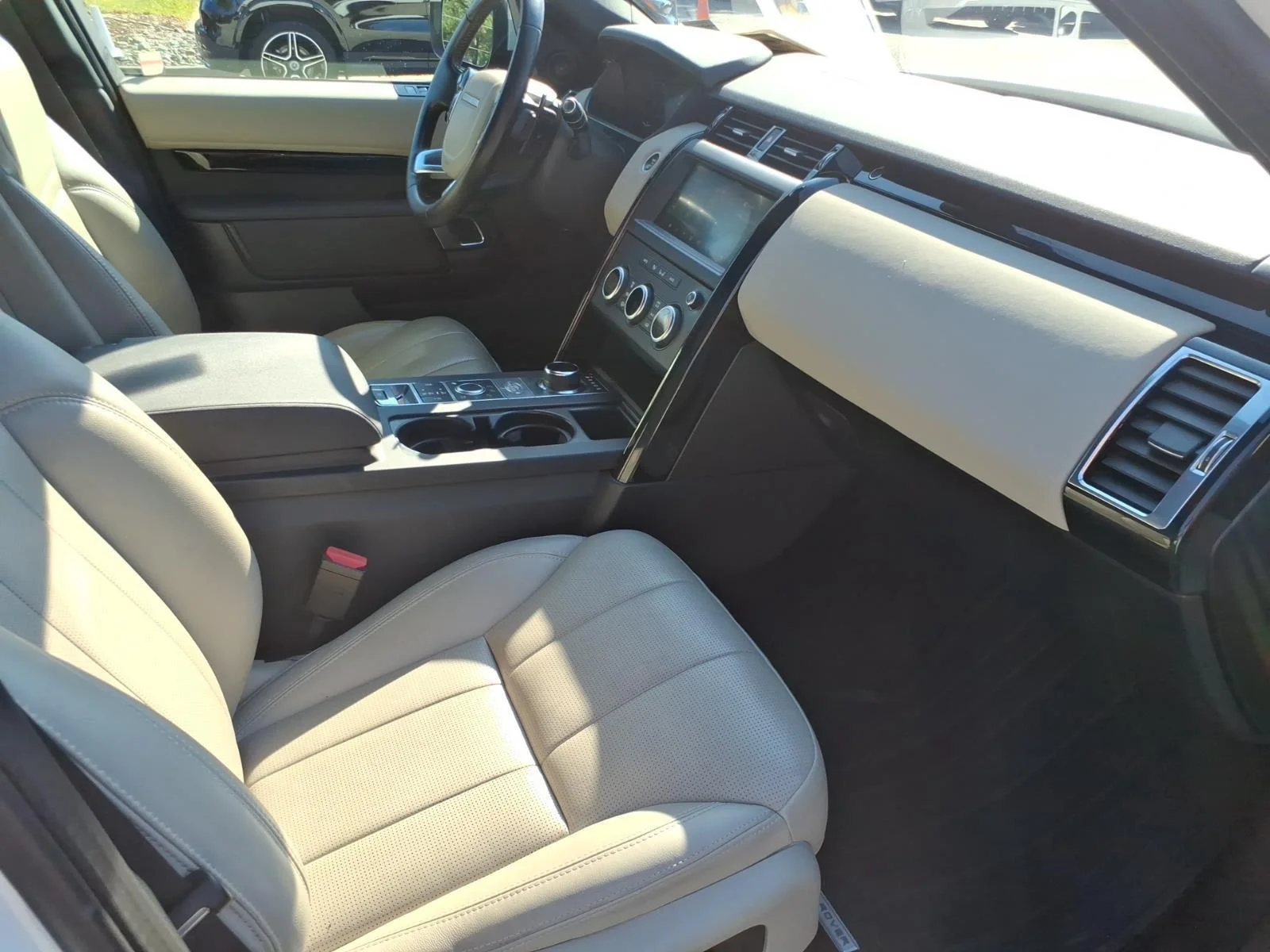 Used 2020 Fuji White Land Rover SE image 25
