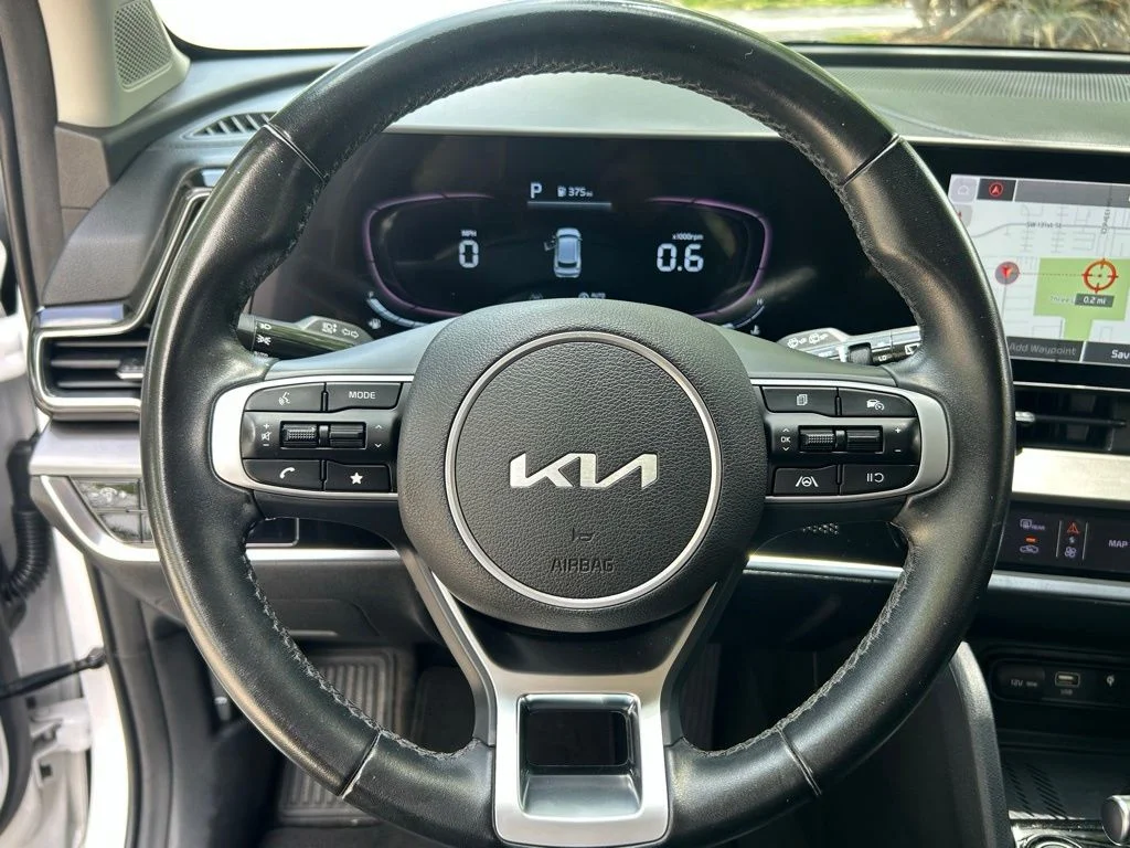 Used 2023 White Kia EX image 16