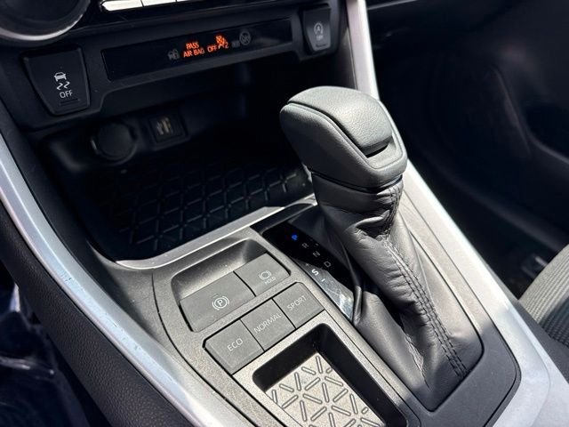 2025 Toyota RAV4 LE - Photo 24