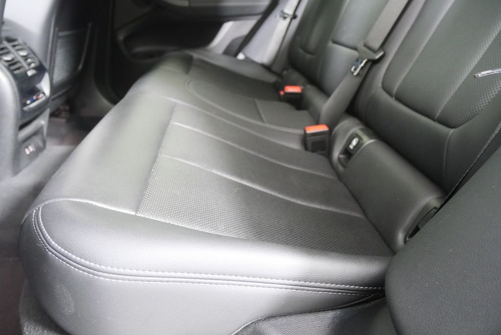 Used 2022 Dark Graphite Metallic BMW xDrive30i image 14