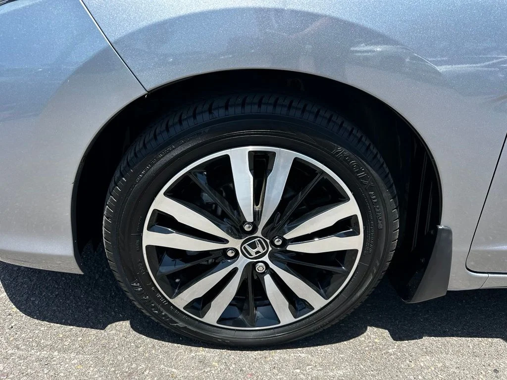 Used 2018 Silver Honda EX image 10