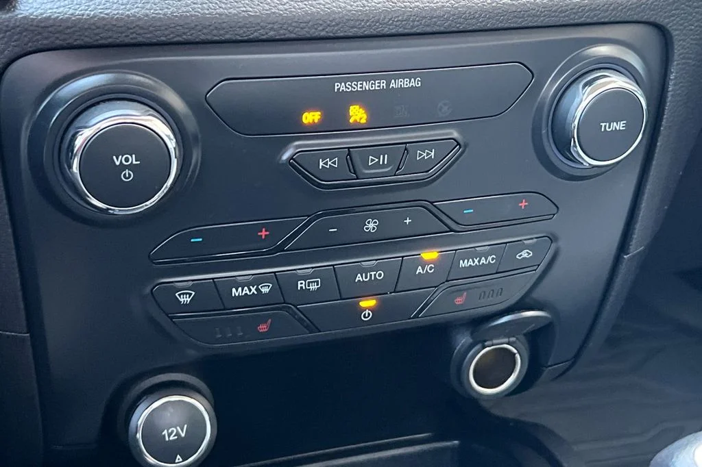 Used 2019 White Ford Lariat image 24