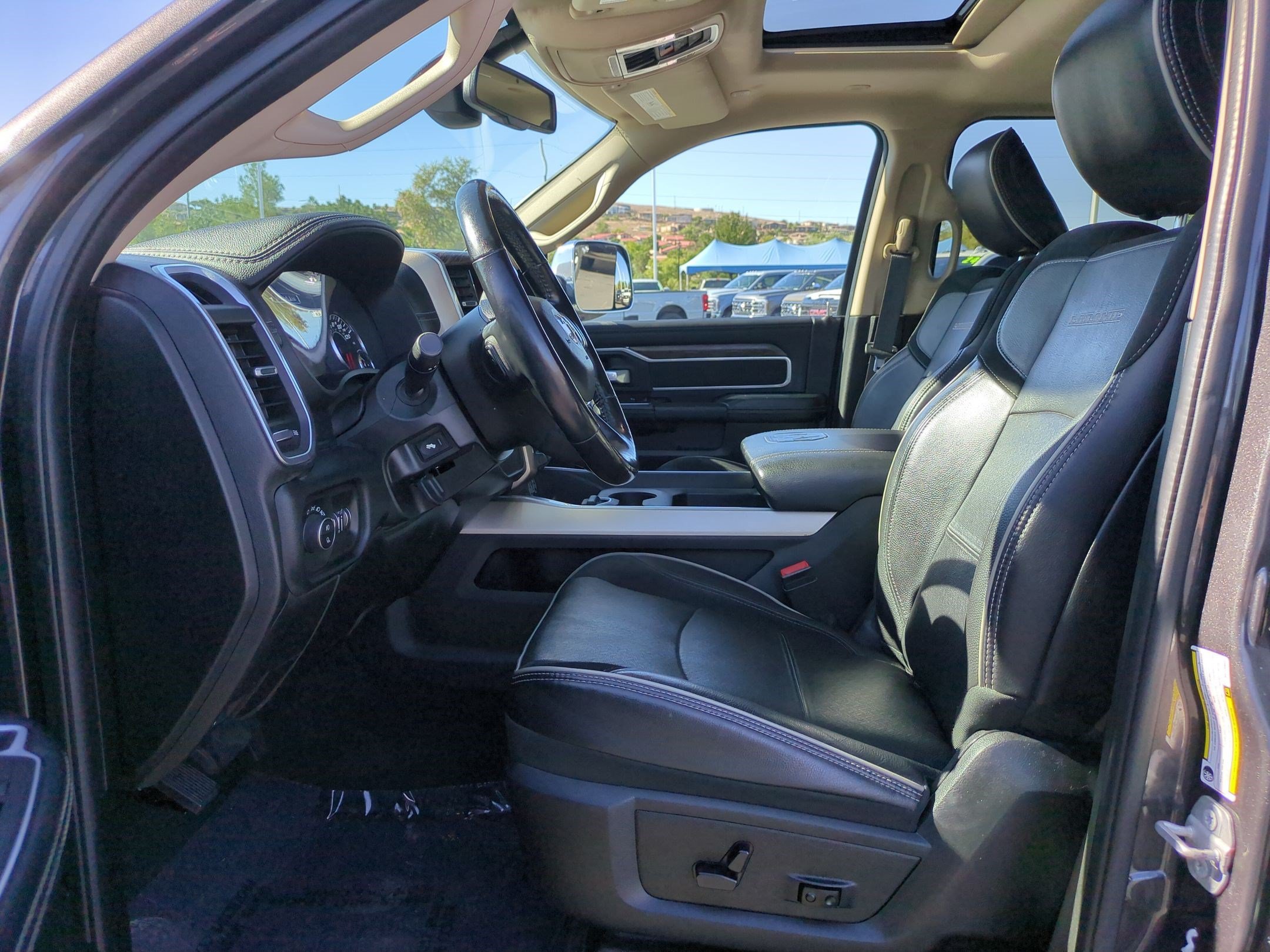 Used 2019 Granite Crystal Clearcoat Metallic Ram Laramie image 14