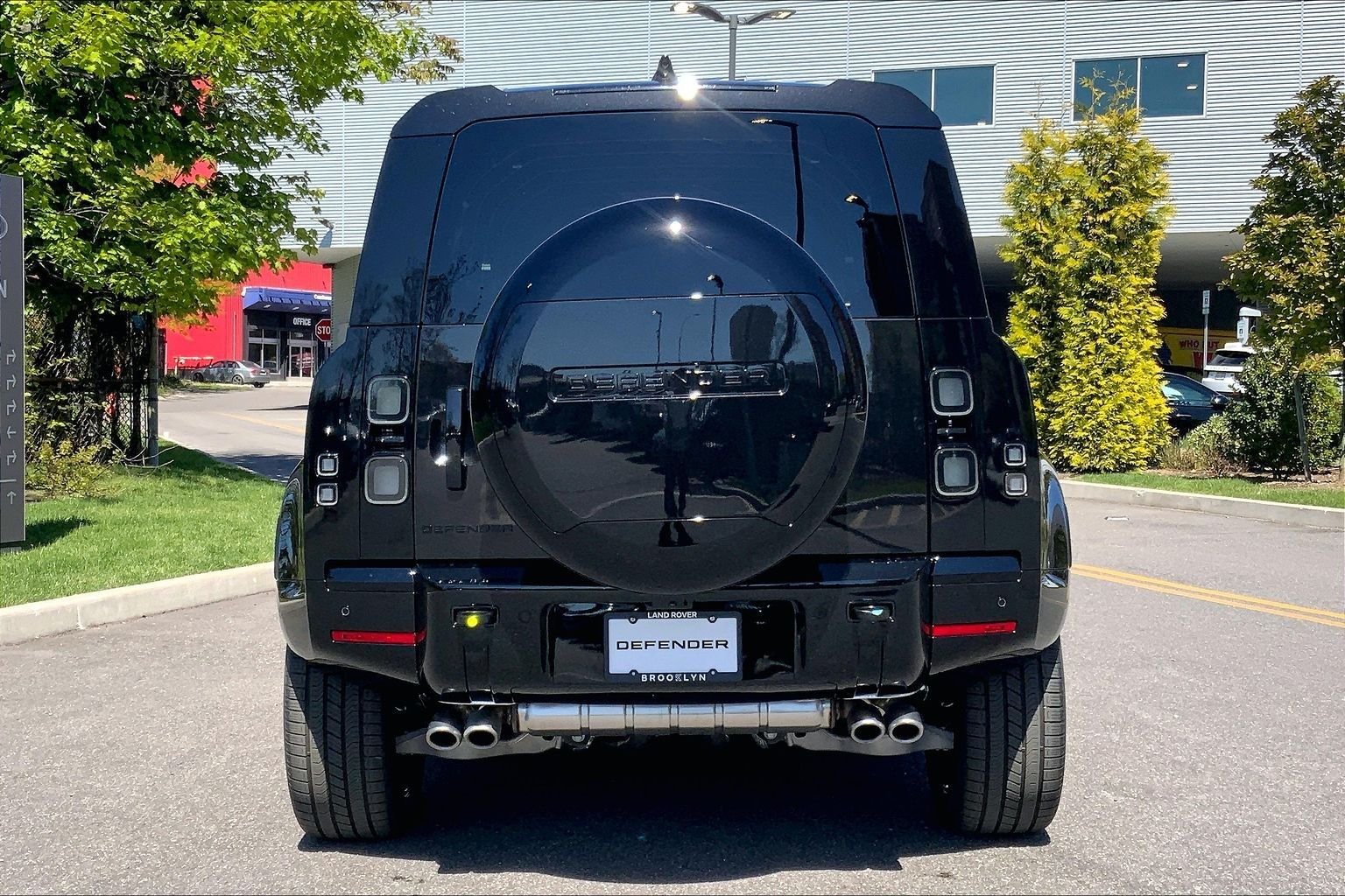 New 2026 Santorini Black Land Rover V8 image 4