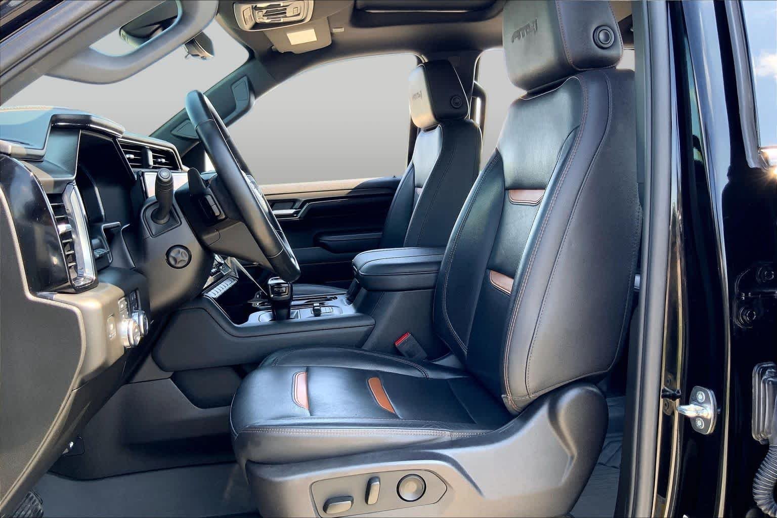 Used 2024 Onyx Black GMC AT4 image 8