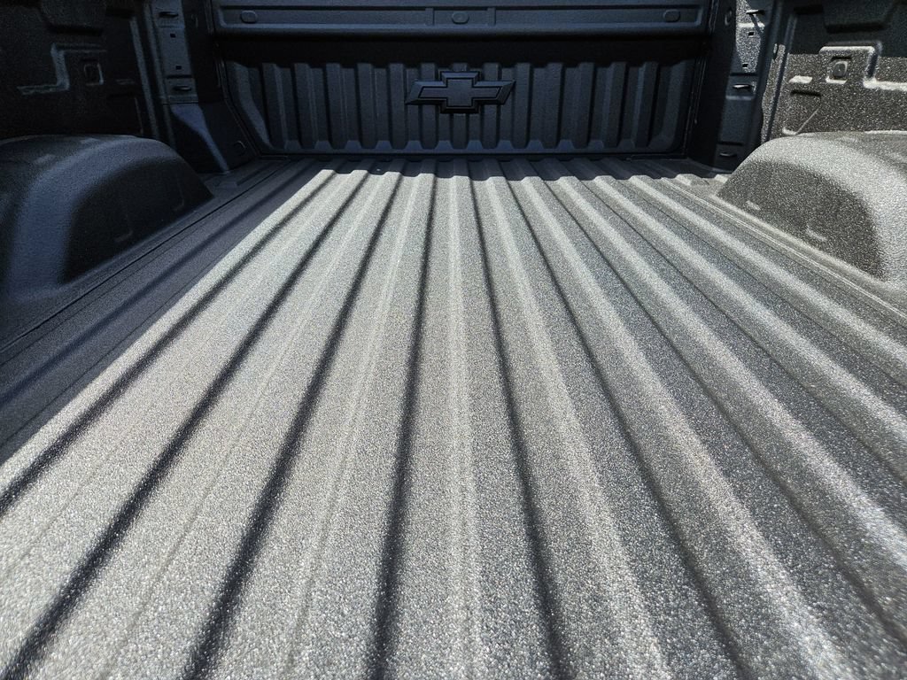New 2026 Summit White Chevrolet LT image 27
