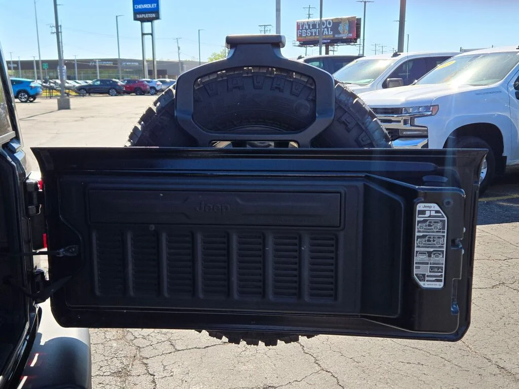 Used 2020 Black Jeep Unlimited Rubicon image 17