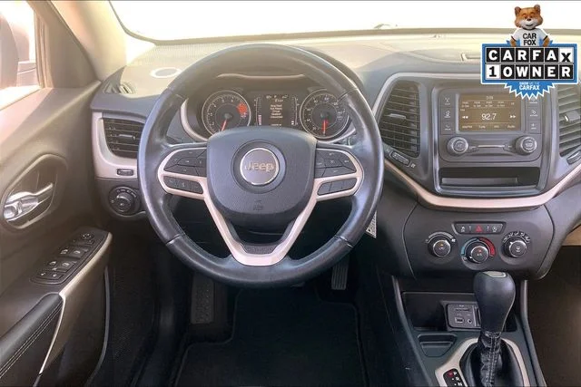 Used 2018 Billet Silver Metallic Jeep Latitude image 5