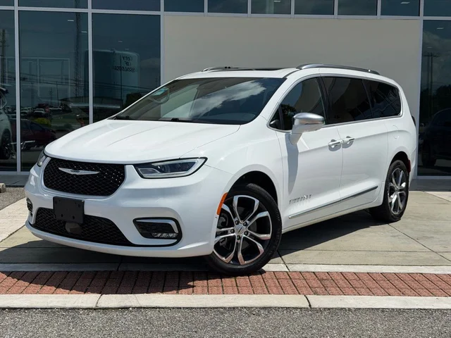 2021 Chrysler Pacifica Pinnacle's photo