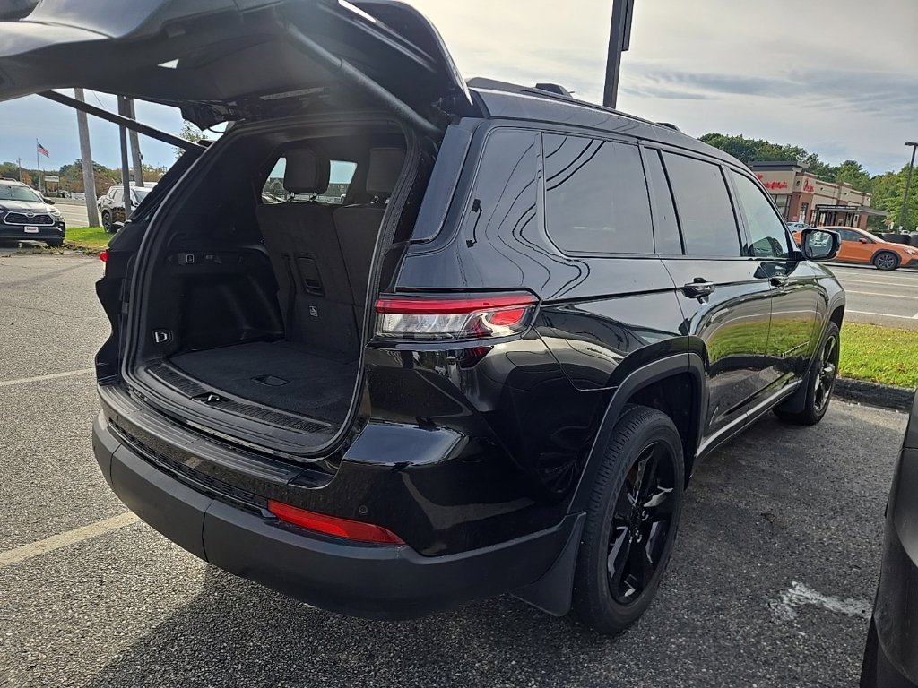 Used 2021 Black Jeep Altitude image 5