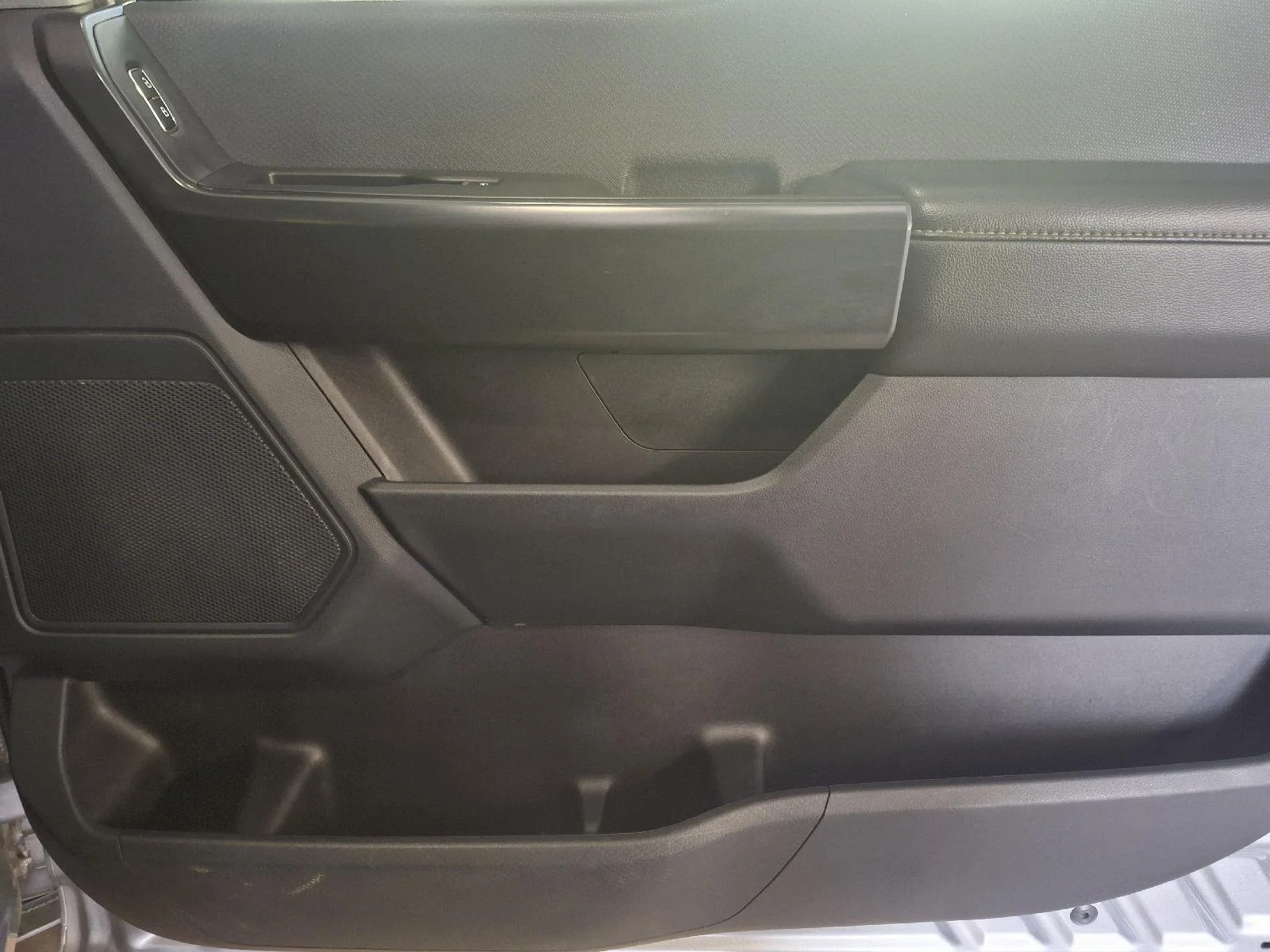 Used 2023 Iconic Silver Ford XL image 16