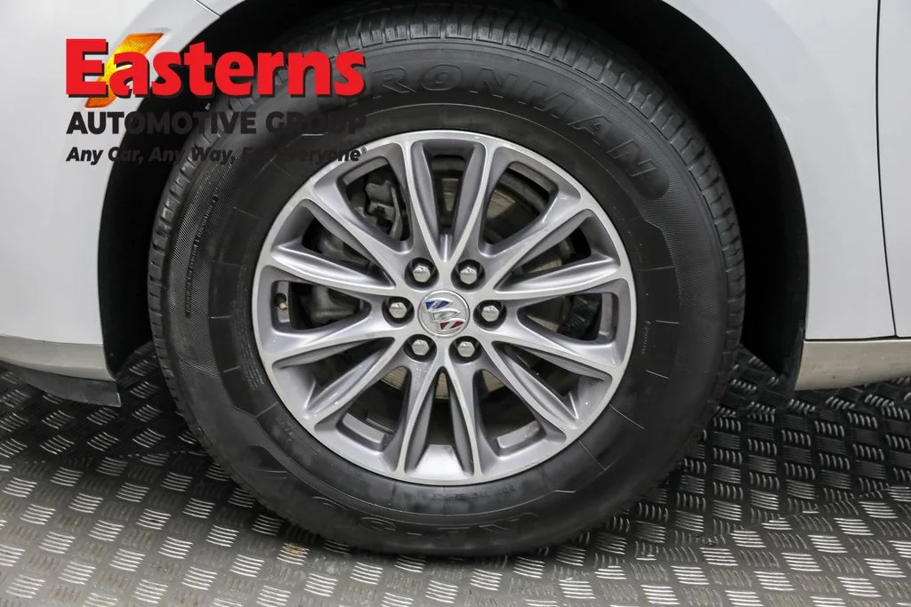 Used 2024 White Buick Premium Group image 35