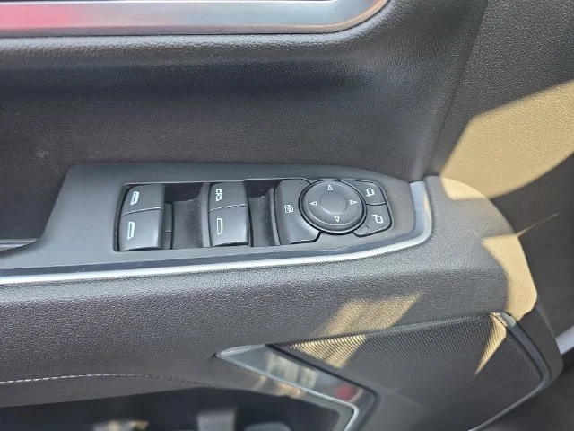 Used 2025 White Chevrolet LT image 29