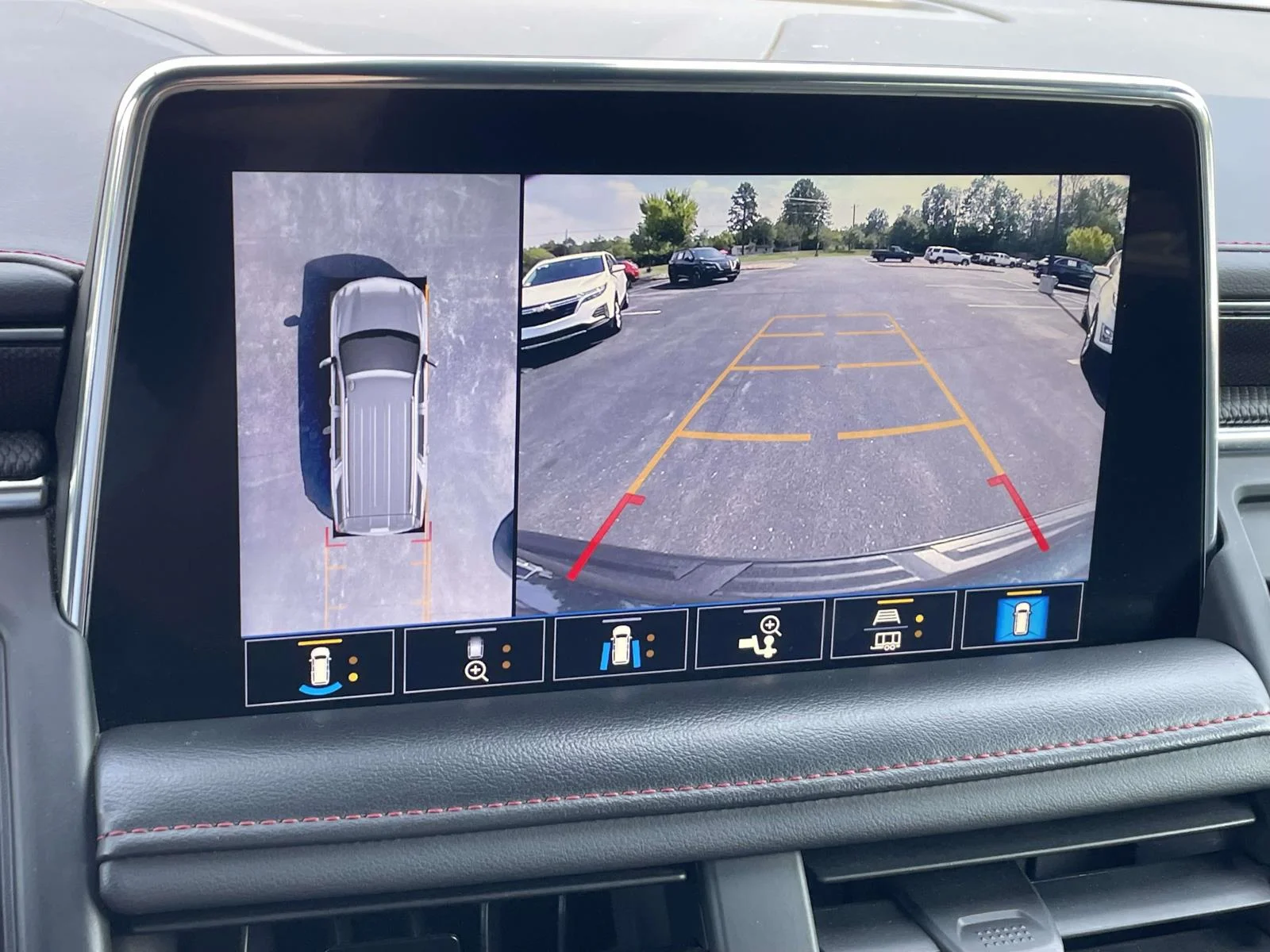 2021 Chevrolet Suburban RST - Photo 26