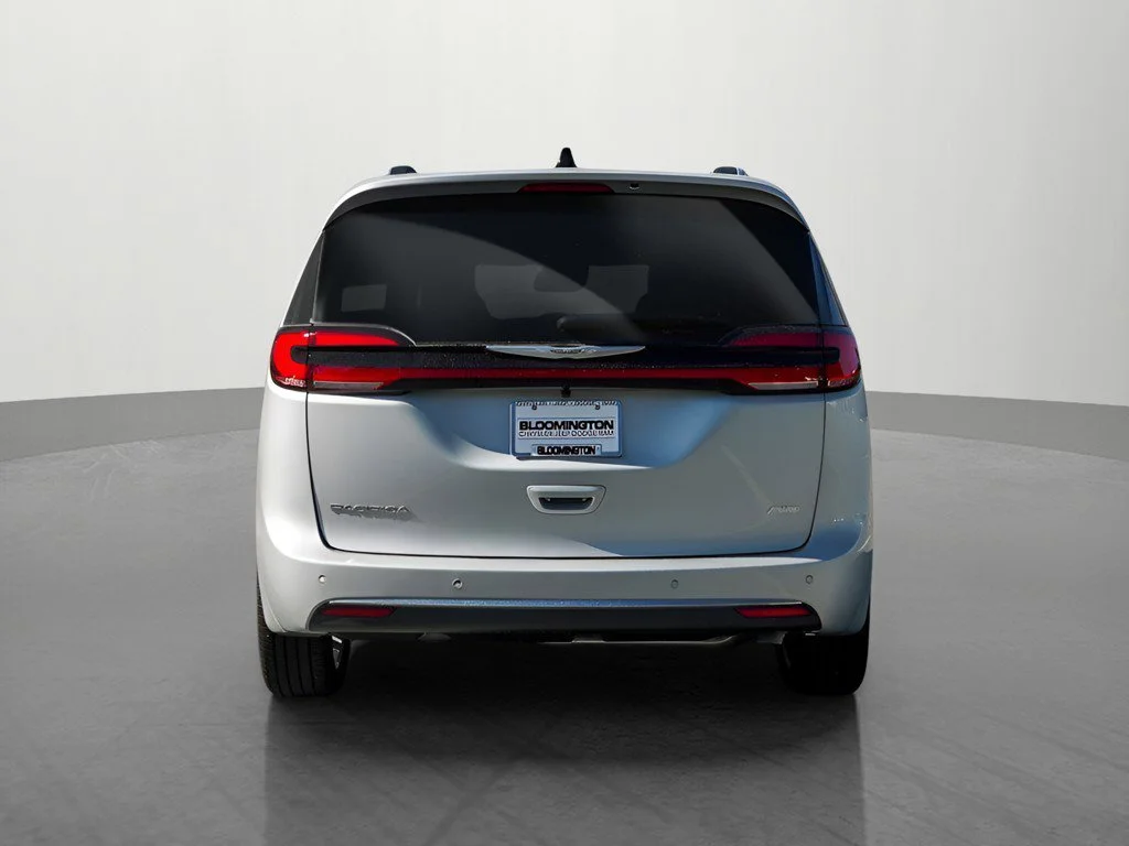 2026 Chrysler Pacifica Pinnacle - Photo 4
