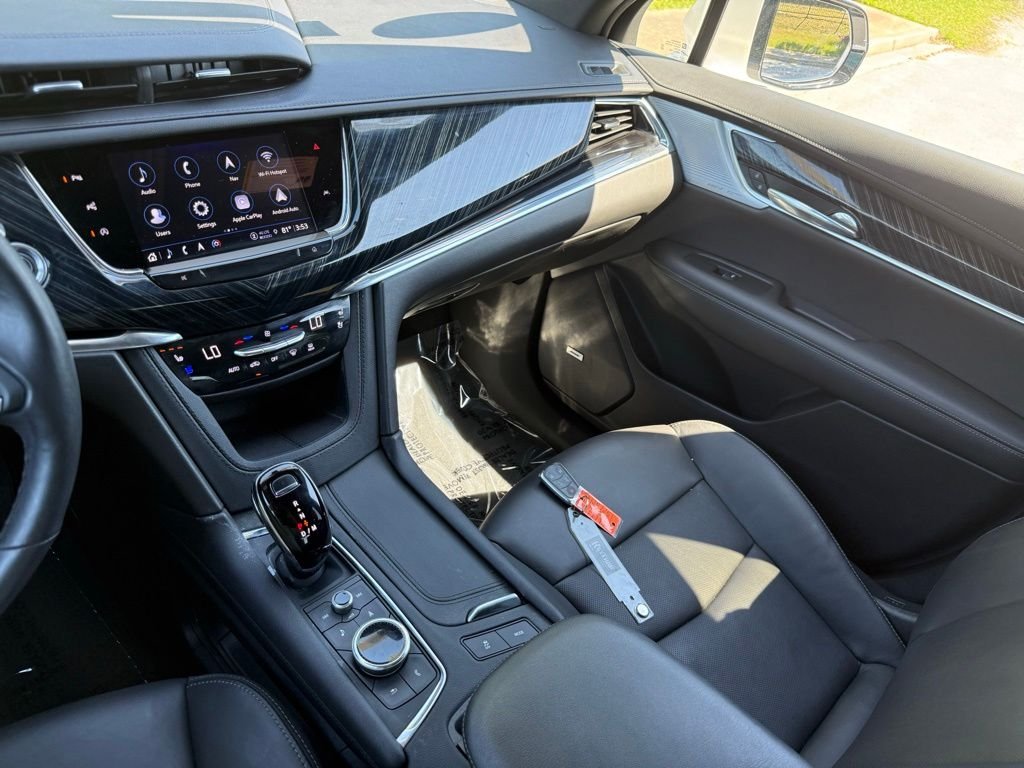 Used 2024 White Cadillac Premium Luxury image 31