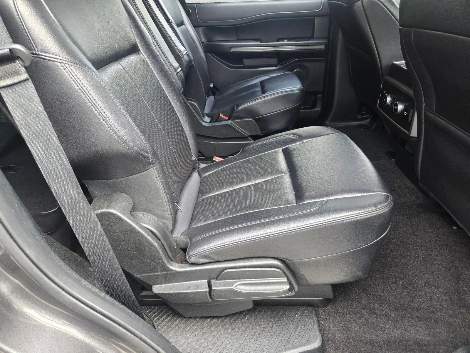 Used 2021 Magnetic Metallic Ford XLT image 19