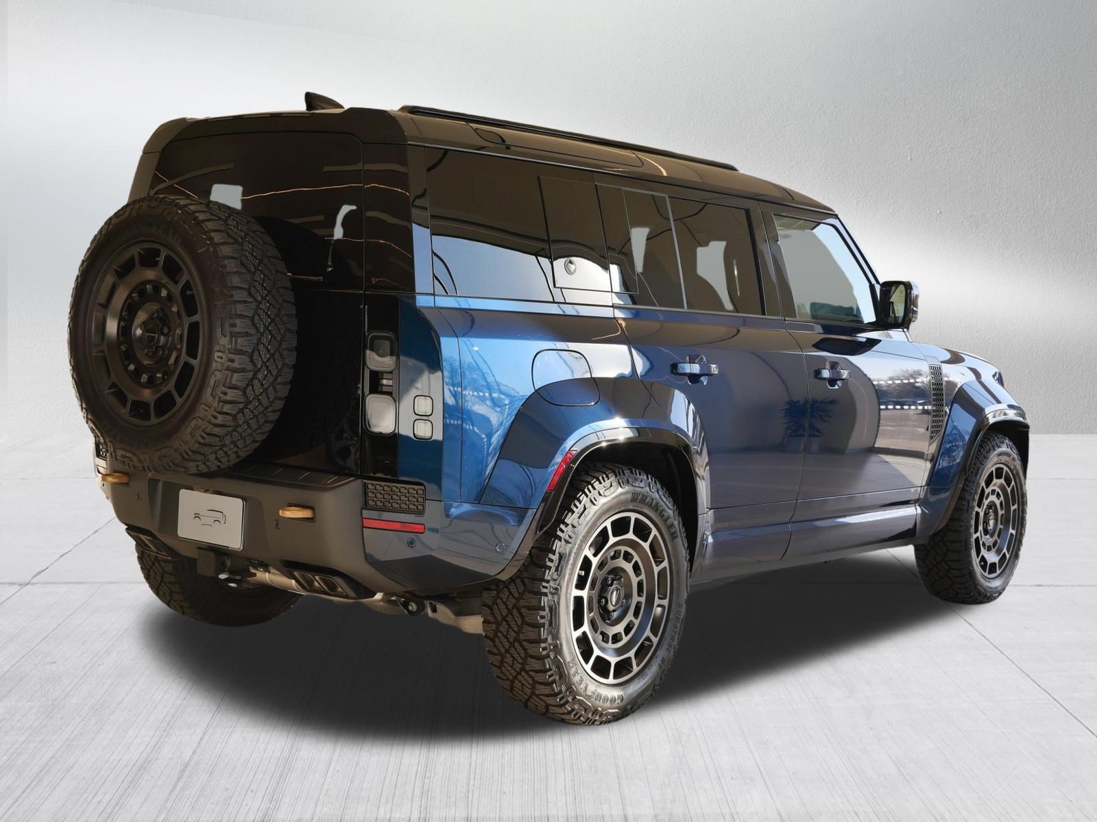 New 2026 Sargasso Blue Land Rover OCTA image 2
