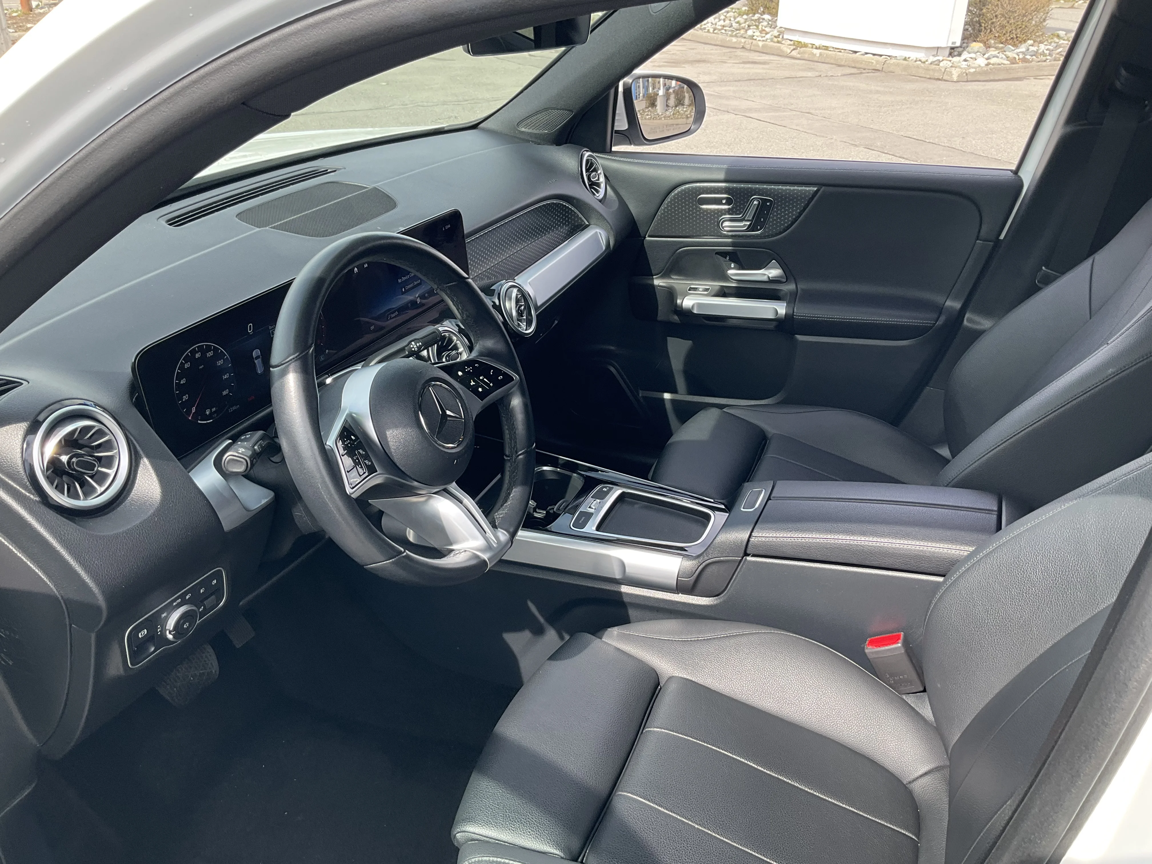 Used 2025 White Mercedes-Benz GLB 250 image 5