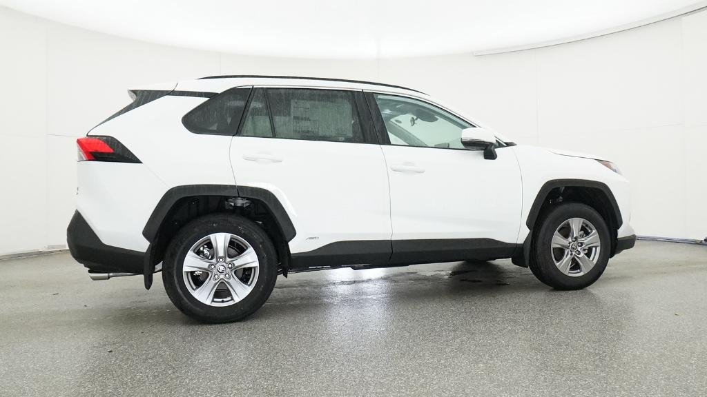 2025 Toyota RAV4 XLE - Photo 21