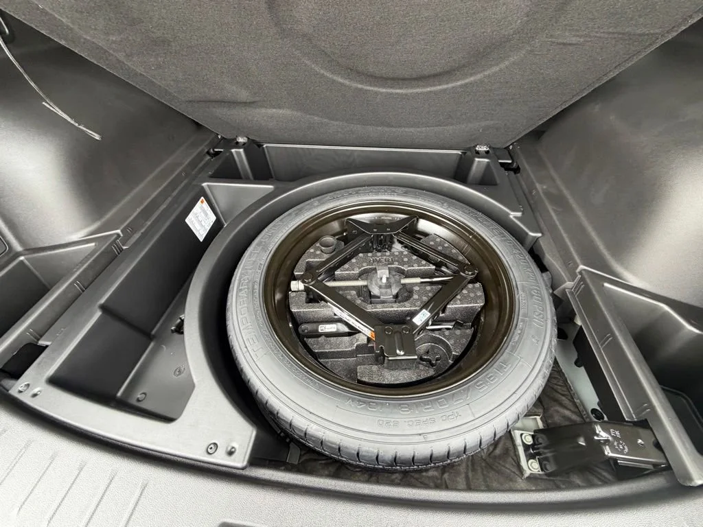 New 2026 Summit White Chevrolet 3LT image 30