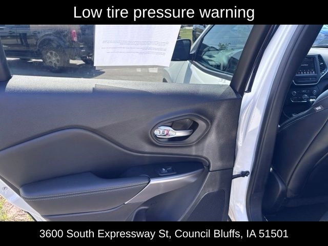 Used 2022 White Jeep Latitude Lux image 31