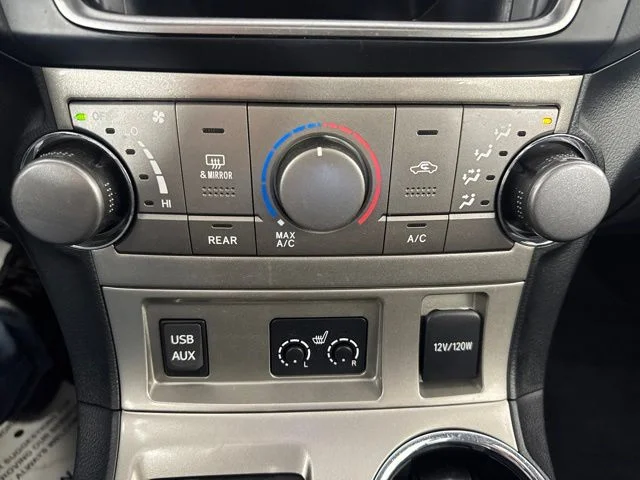 Used 2013 Classic Silver Metallic Toyota SE image 15