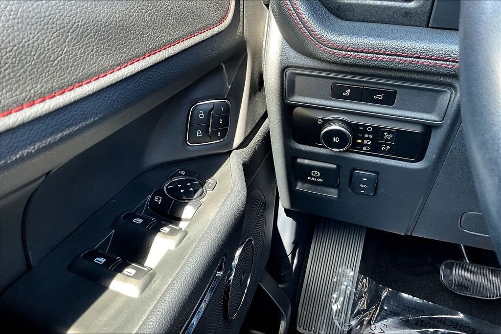 Used 2024 Black Ford Limited image 16